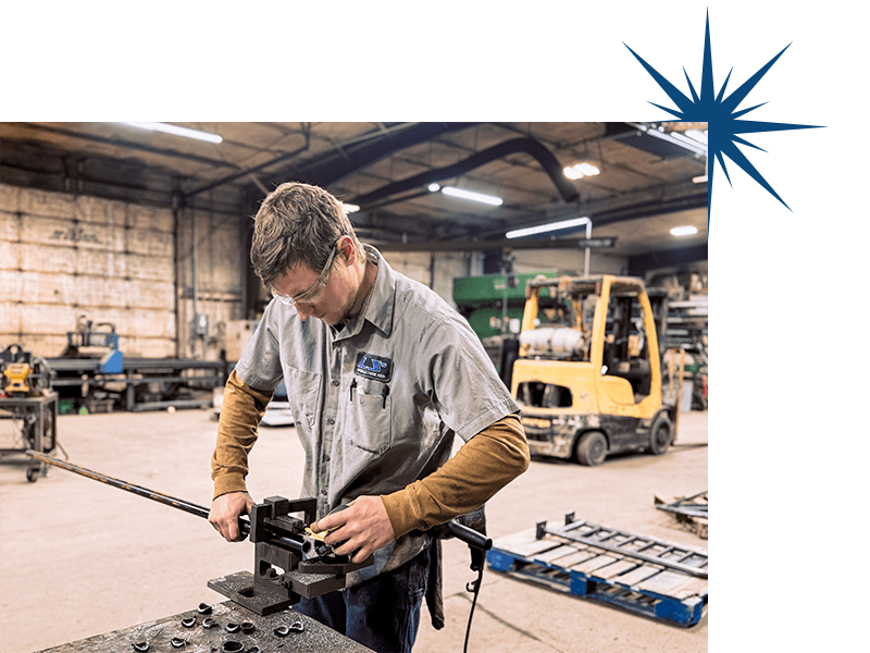 man-pipe-welding-img